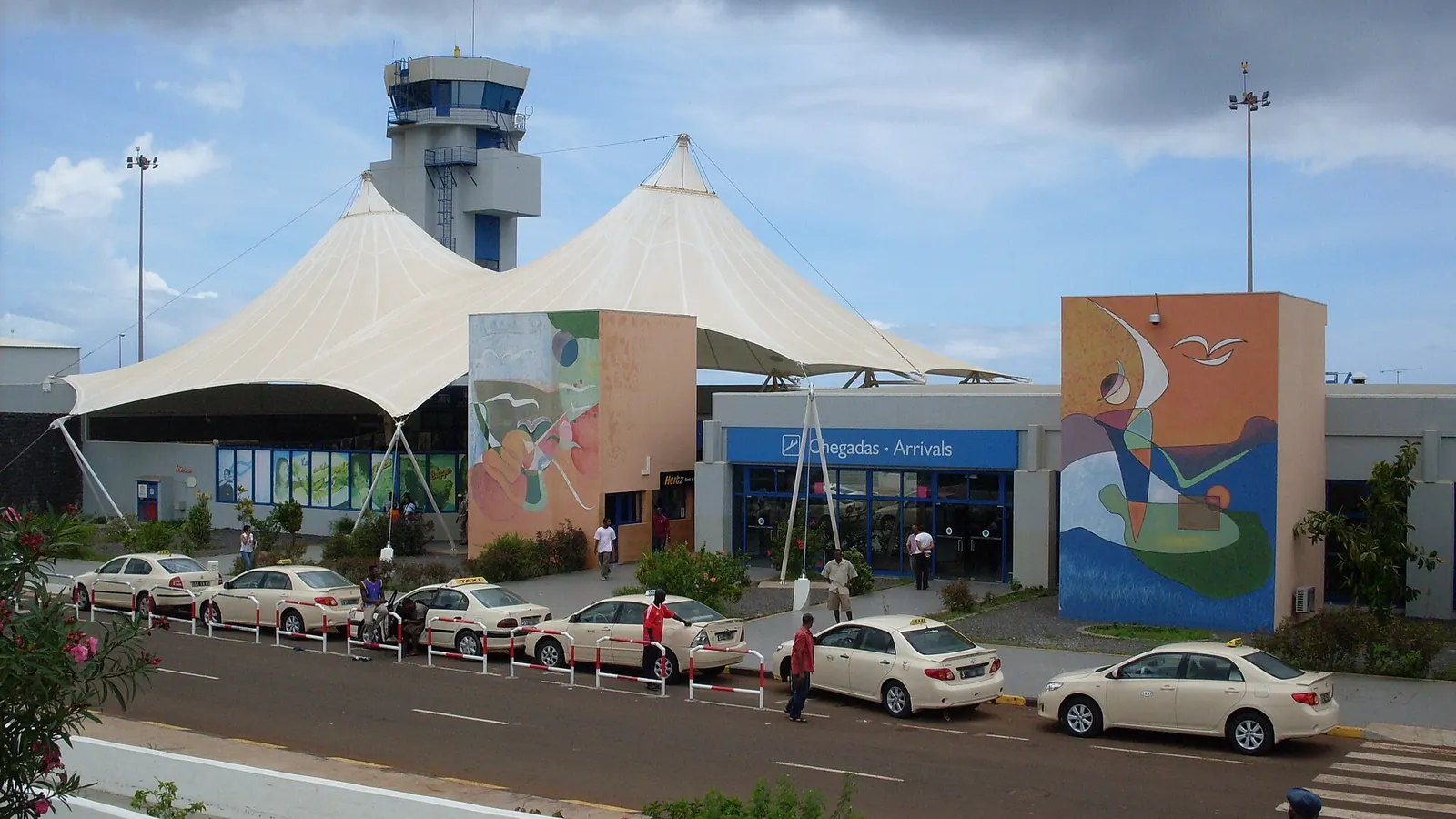 Noleggiare un'auto all'aeroporto di Praia: guida 2026